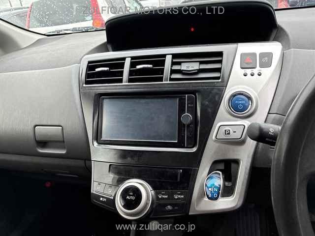 TOYOTA PRIUS ALPHA 2013 Image 6