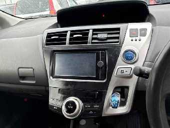 TOYOTA PRIUS ALPHA 2013 Image 6