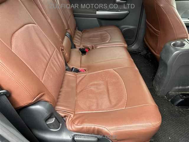 TOYOTA PRIUS ALPHA 2013 Image 8
