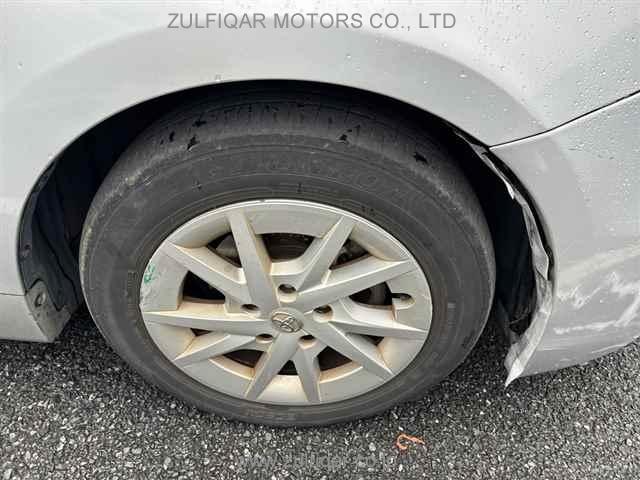 TOYOTA PRIUS ALPHA 2013 Image 9