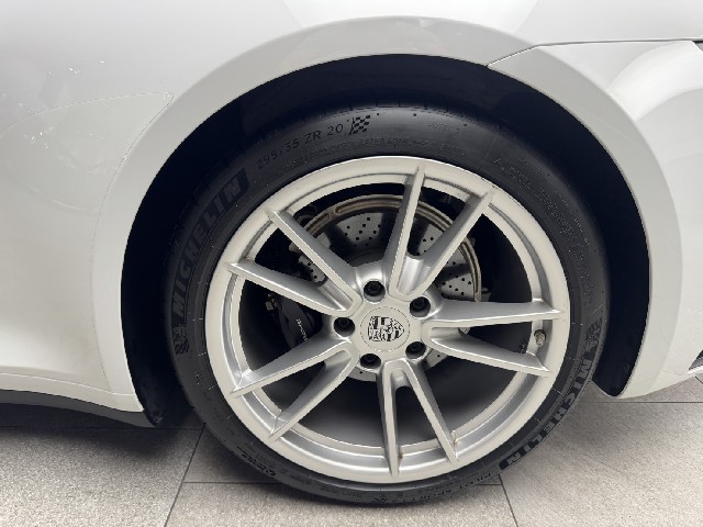 PORSCHE 911 2021 Image 22