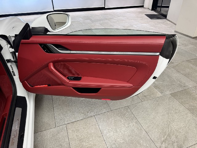 PORSCHE 911 2021 Image 32