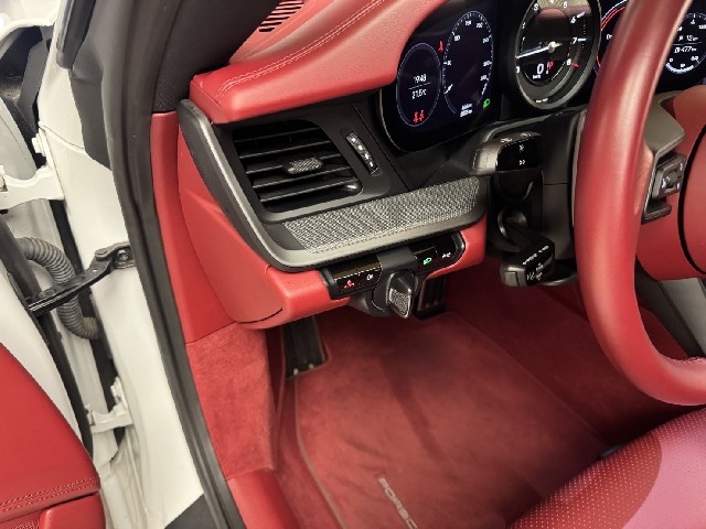 PORSCHE 911 2021 Image 33