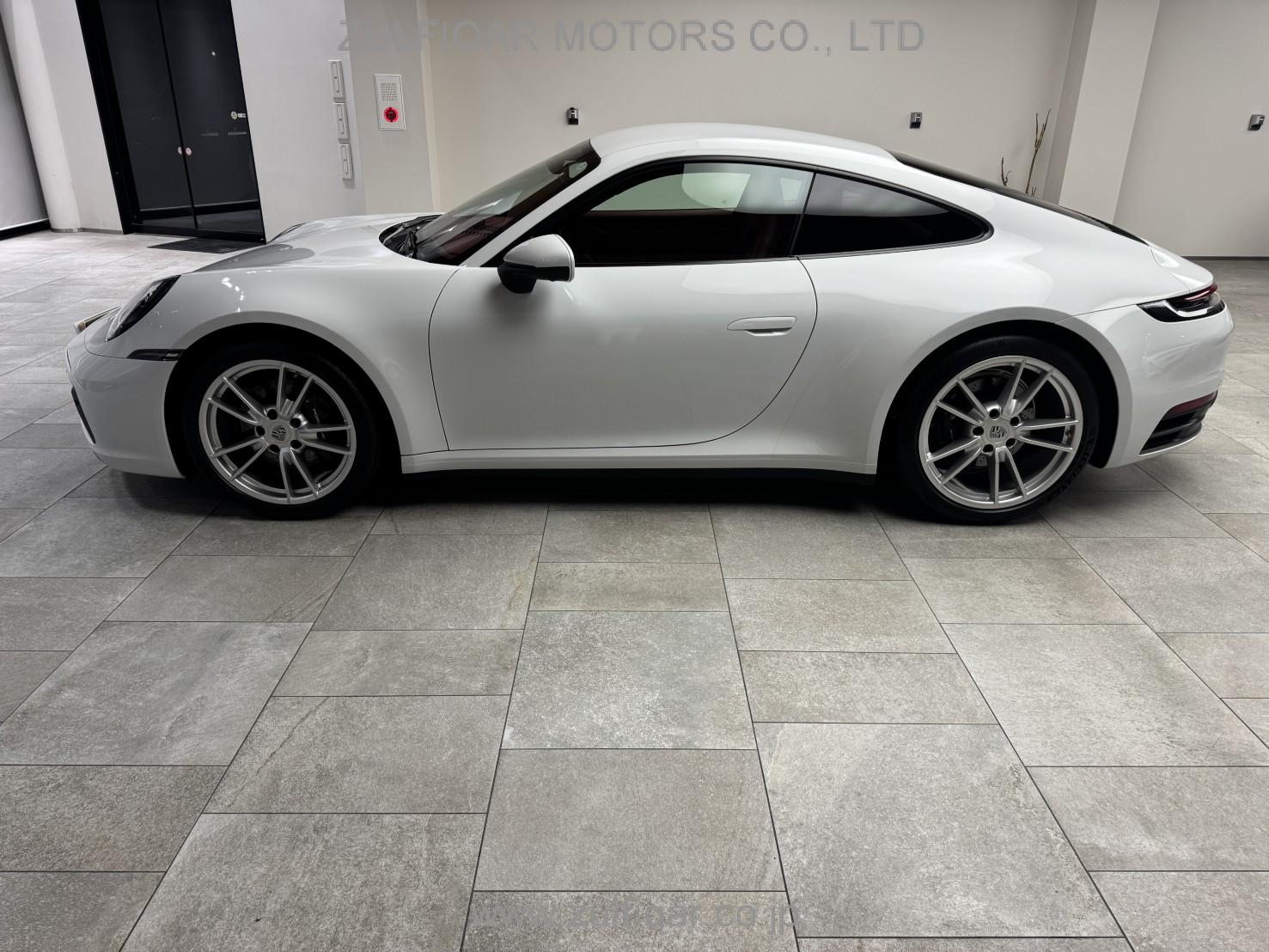 PORSCHE 911 2021 Image 8
