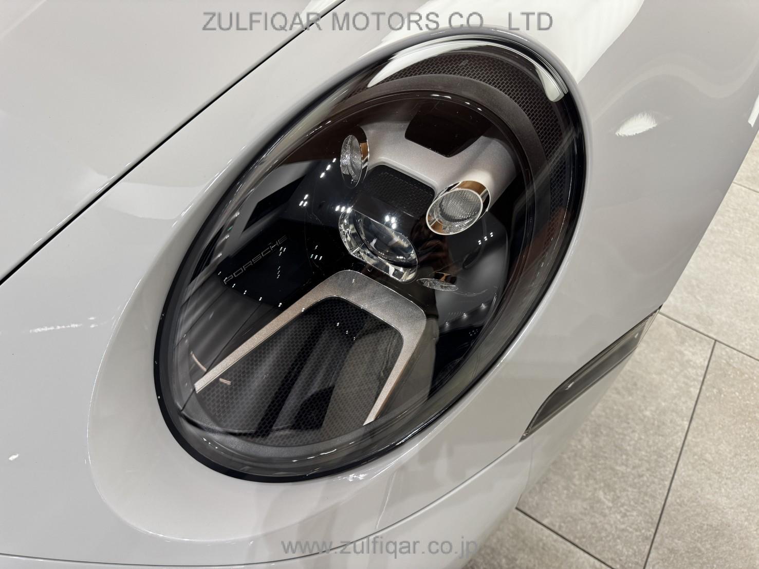 PORSCHE 911 2021 Image 9