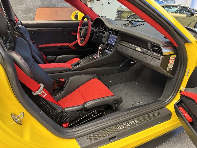 PORSCHE 911 2019 Image 40