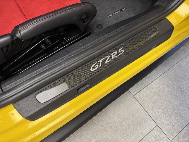 PORSCHE 911 2019 Image 44