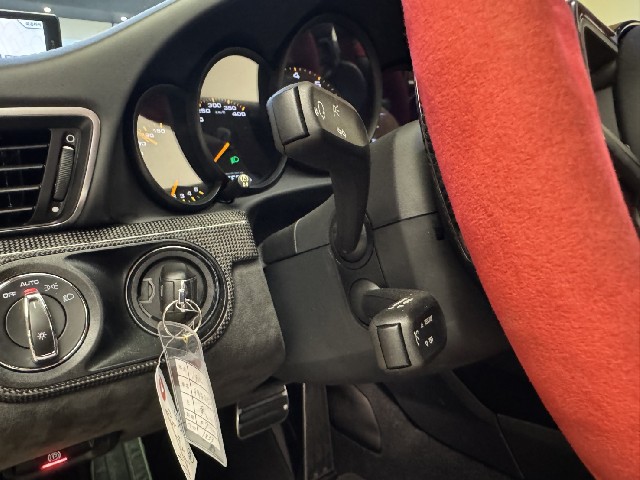 PORSCHE 911 2019 Image 50