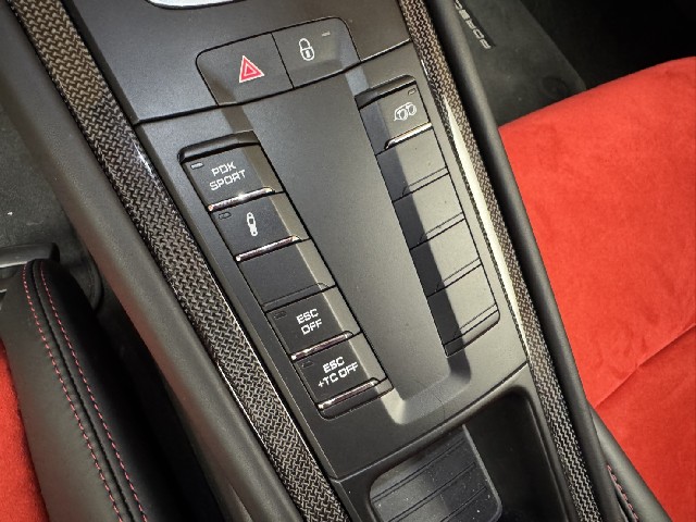 PORSCHE 911 2019 Image 57