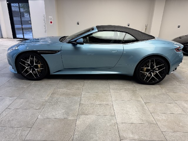 ASTON MARTIN DB12 2025 Image 23