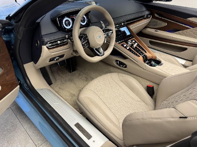 ASTON MARTIN DB12 2025 Image 24
