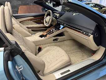 ASTON MARTIN DB12 2025 Image 22