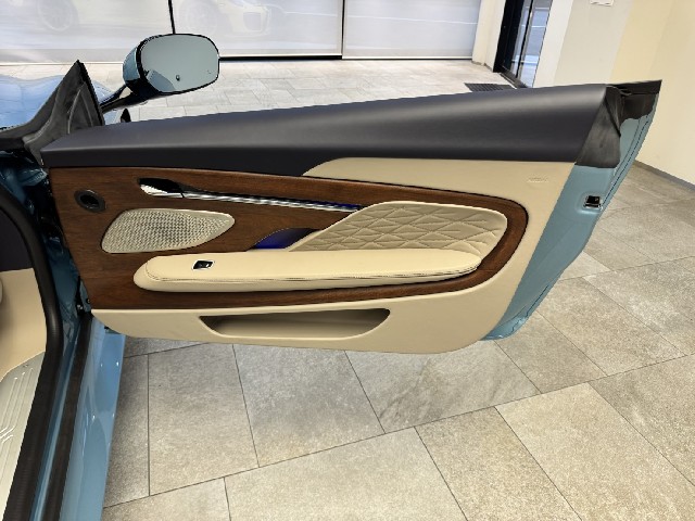 ASTON MARTIN DB12 2025 Image 31