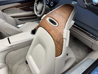 ASTON MARTIN DB12 2025 Image 27