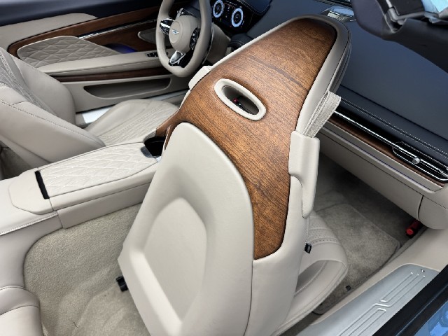 ASTON MARTIN DB12 2025 Image 33