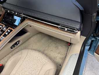 ASTON MARTIN DB12 2025 Image 28