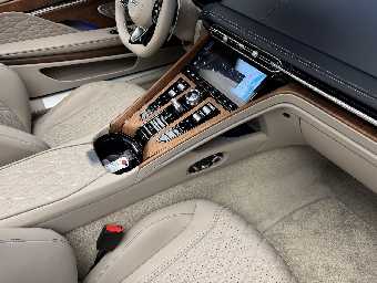 ASTON MARTIN DB12 2025 Image 29