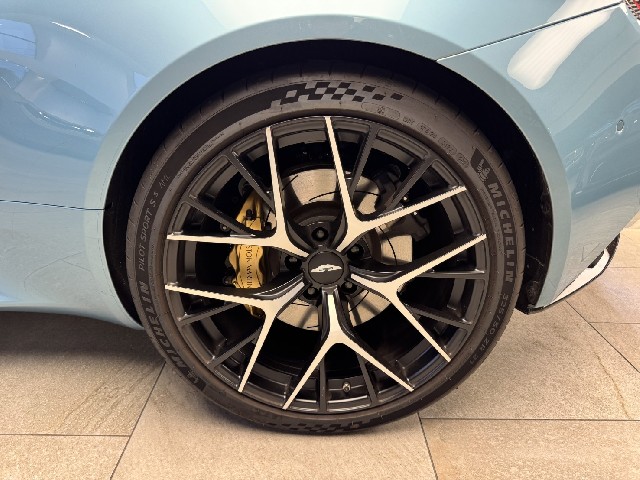 ASTON MARTIN DB12 2025 Image 46