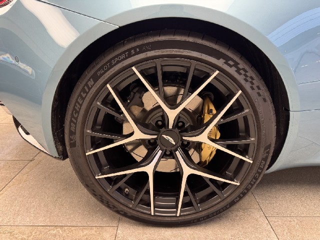 ASTON MARTIN DB12 2025 Image 47