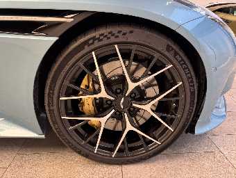 ASTON MARTIN DB12 2025 Image 42