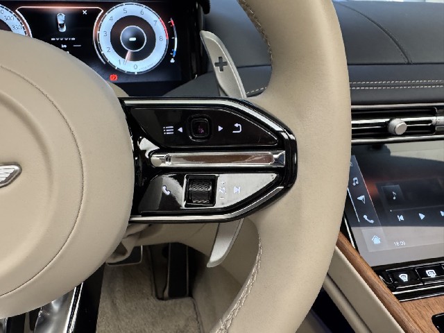 ASTON MARTIN DB12 2025 Image 52