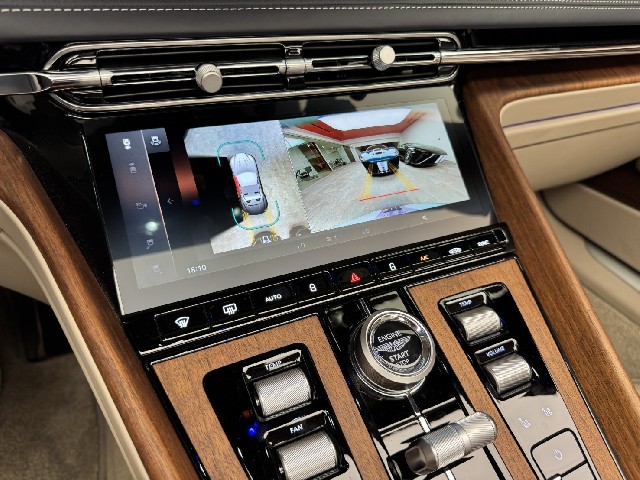 ASTON MARTIN DB12 2025 Image 55