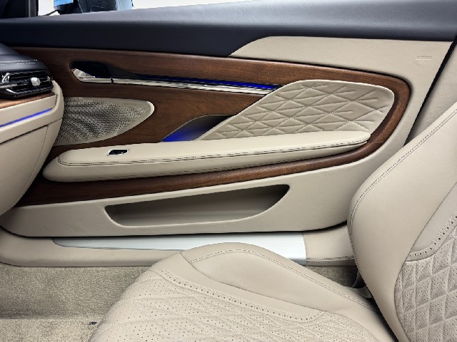 ASTON MARTIN DB12 2025 Image 57