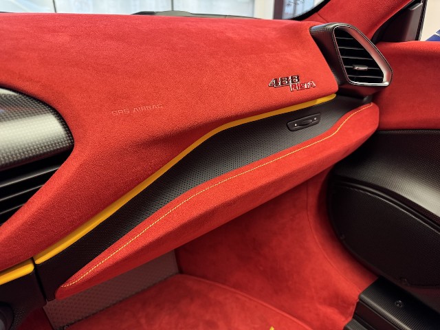 FERRARI 488 PISTA 2018 Image 52