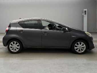 TOYOTA AQUA 2016 Image 6