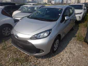 TOYOTA AQUA 2023 Image 2