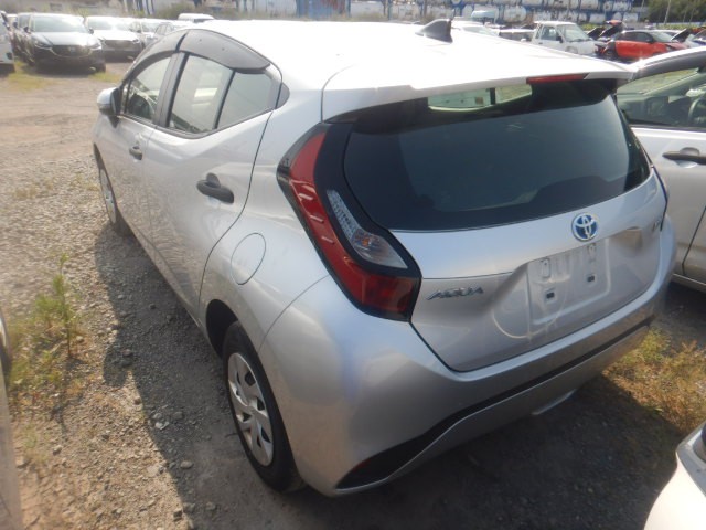 TOYOTA AQUA 2023 Image 21