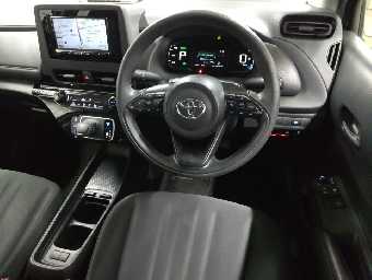 TOYOTA AQUA 2023 Image 9