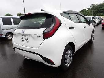 TOYOTA AQUA 2023 Image 2