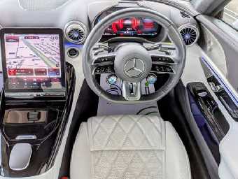 MERCEDES AMG GT 2025 Image 37