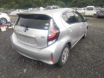 TOYOTA AQUA 2021 Image 2