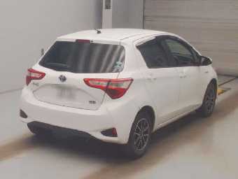 TOYOTA VITZ 2017 Image 2