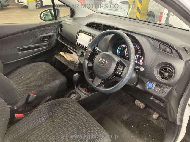 TOYOTA VITZ 2017 Image 5
