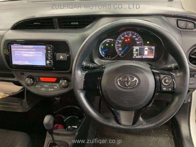 TOYOTA VITZ 2017 Image 6