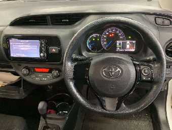 TOYOTA VITZ 2017 Image 6