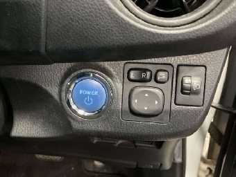 TOYOTA VITZ 2017 Image 7