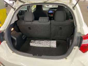 TOYOTA VITZ 2017 Image 9