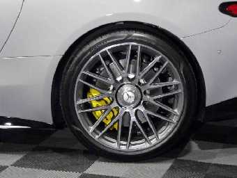 MERCEDES AMG GT 2024 Image 11