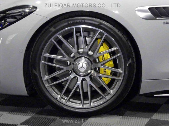 MERCEDES AMG GT 2024 Image 10