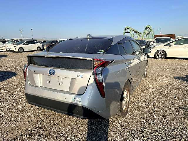TOYOTA PRIUS 2017 Image 19