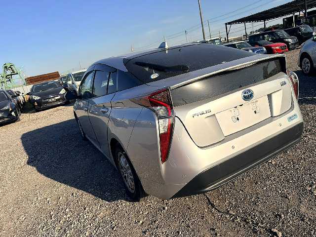 TOYOTA PRIUS 2017 Image 20