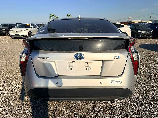 TOYOTA PRIUS 2017 Image 22