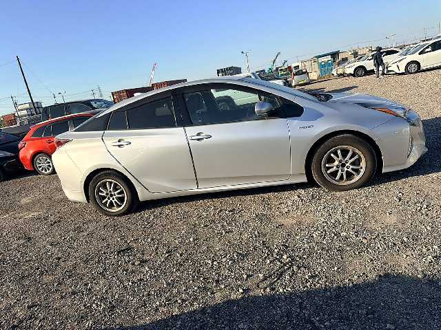 TOYOTA PRIUS 2017 Image 23