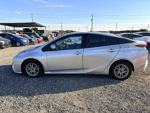 TOYOTA PRIUS 2017 Image 24