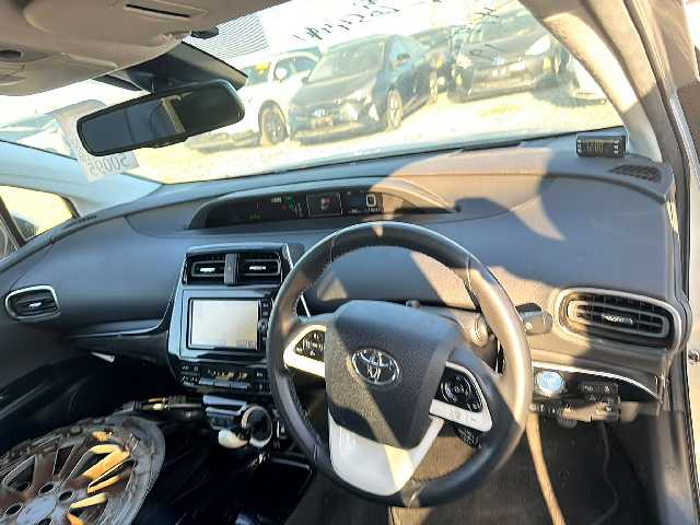 TOYOTA PRIUS 2017 Image 25