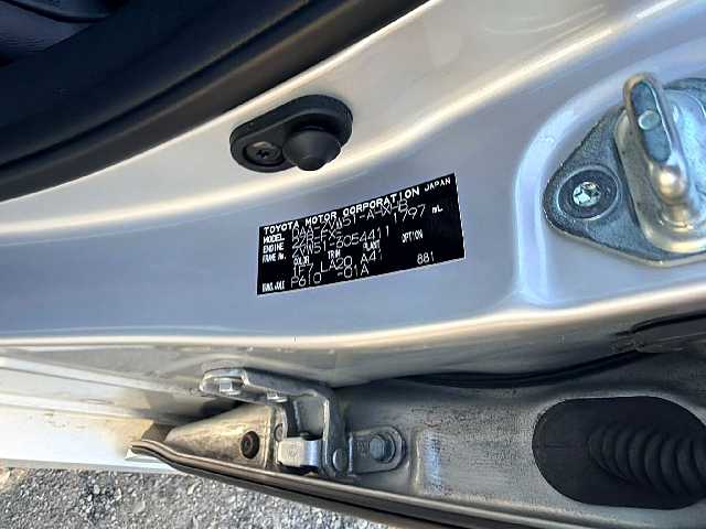 TOYOTA PRIUS 2017 Image 28